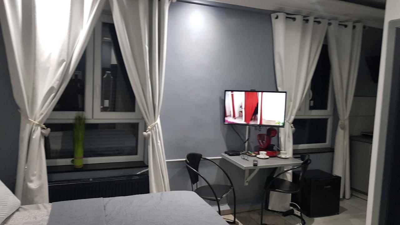 Le Petit Luxembourg Apartment Montignies-sur-Sambre Exterior foto